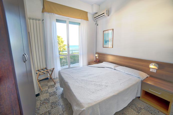 Imagen de la habitación del Hotel Mayola, San Bartolomeo al Mare. Foto 2