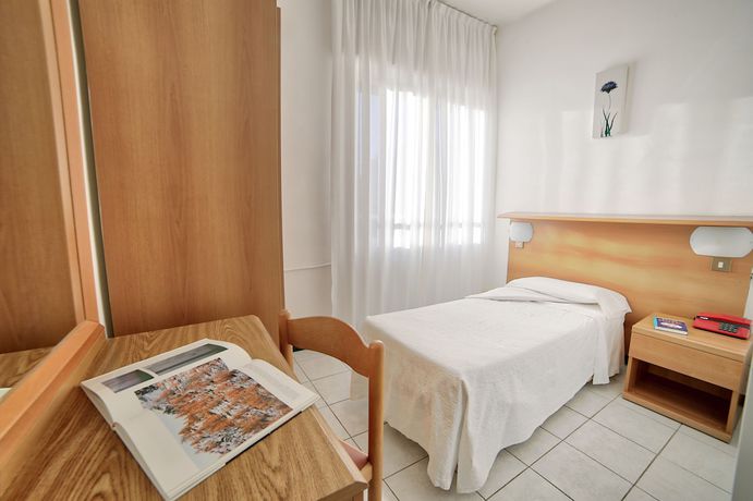 Imagen de la habitación del Hotel Mayola, San Bartolomeo al Mare. Foto 3