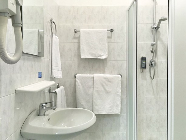 Imagen de la habitación del Hotel Mayola, San Bartolomeo al Mare. Foto 8