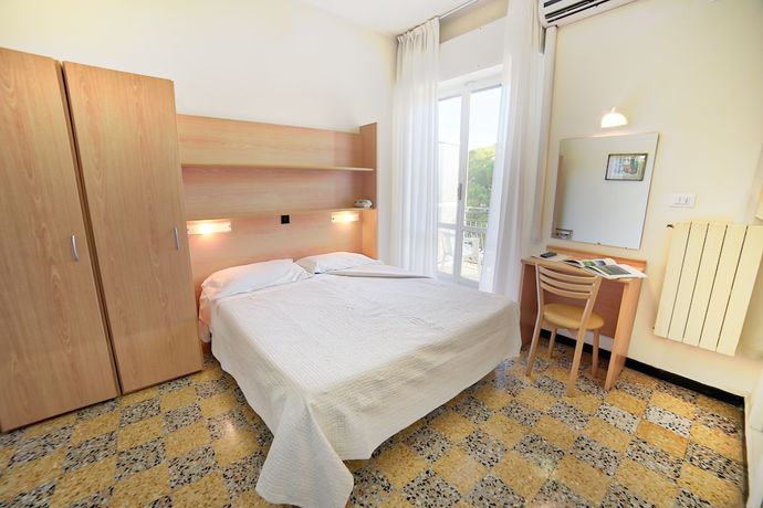 Imagen de la habitación del Hotel Mayola, San Bartolomeo al Mare. Foto 13