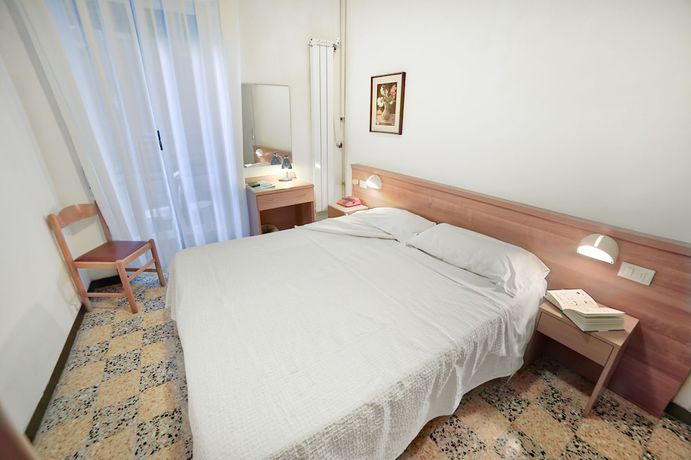 Imagen de la habitación del Hotel Mayola, San Bartolomeo al Mare. Foto 15