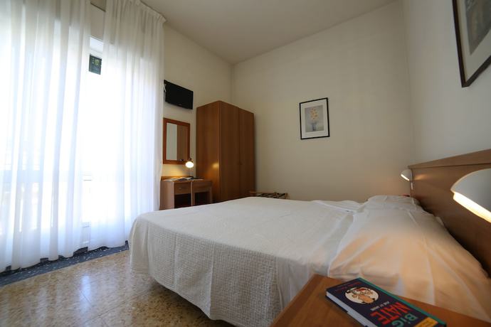 Imagen de la habitación del Hotel Mayola, San Bartolomeo al Mare. Foto 16
