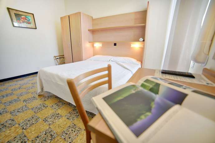 Imagen de la habitación del Hotel Mayola, San Bartolomeo al Mare. Foto 18