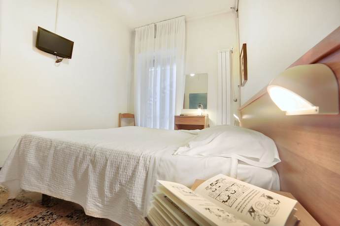 Imagen de la habitación del Hotel Mayola, San Bartolomeo al Mare. Foto 19