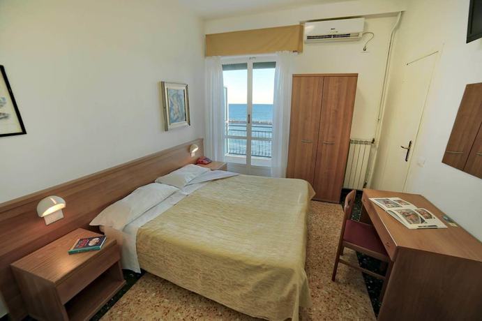Imagen de la habitación del Hotel Mayola, San Bartolomeo al Mare. Foto 20