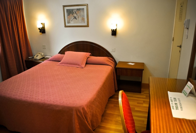 Imagen de la habitación del Hotel Mayoral. Foto 6