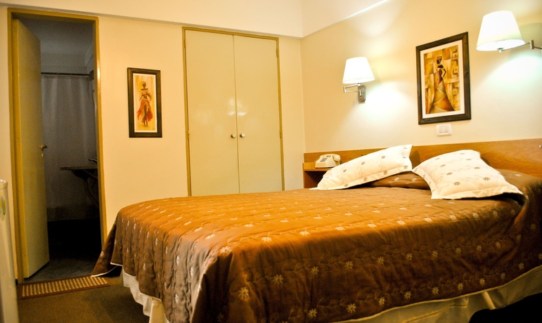 Imagen de la habitación del Hotel Mayoral. Foto 7