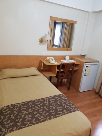 Imagen de la habitación del Hotel Mayoral. Foto 8