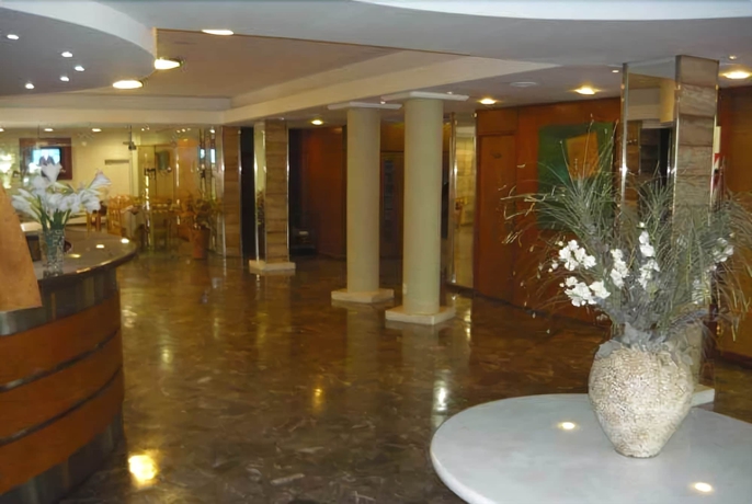 Imagen de los interiores del Hotel Mayoral. Foto 17
