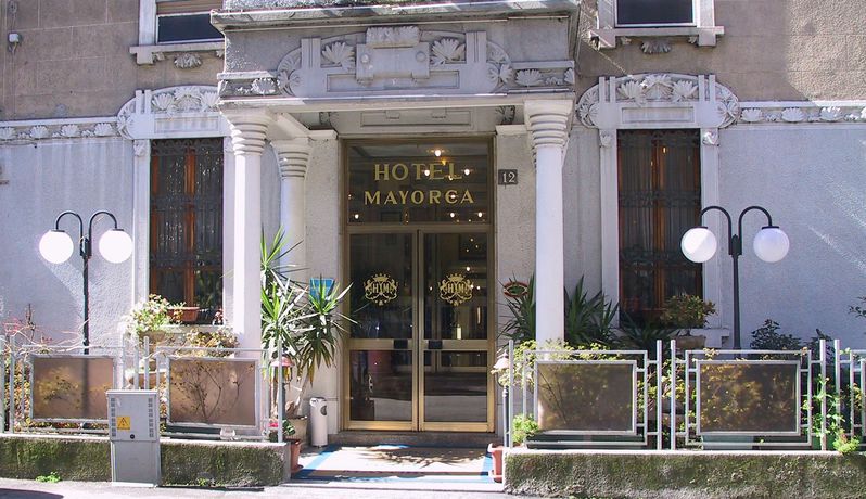 Imagen de los exteriores del Hotel Mayorca, Mil&aacute;n. Foto 8