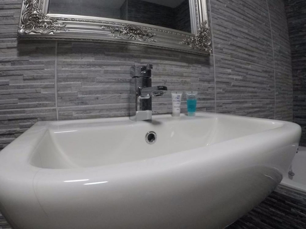 Imagen de la habitación del Hotel May's House. Foto 12