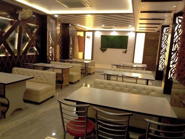 Imagen del bar/restaurante del Hotel Mayur Palace, Agra. Foto 4