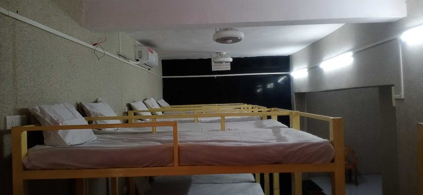 Imagen de la habitación del Hotel Mayura Ankleshwar. Foto 5