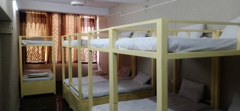 Imagen de la habitación del Hotel Mayura Ankleshwar. Foto 6