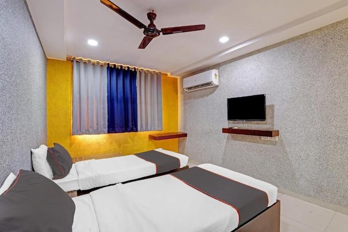 Imagen de la habitación del Hotel Mayura Ankleshwar. Foto 8