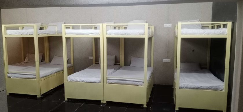 Imagen de la habitación del Hotel Mayura Ankleshwar. Foto 9