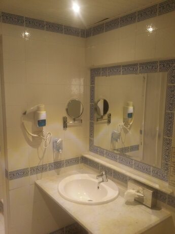 Imagen de la habitación del Hotel Mazar Resort And Spa. Foto 16