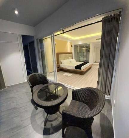 Imagen de la habitación del Hotel Mazarine Surf Suites. Foto 16