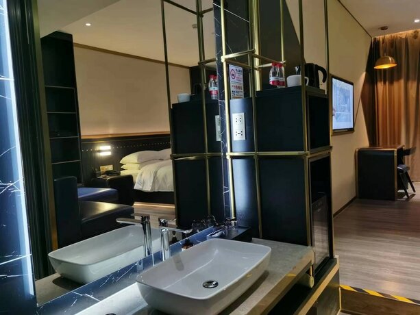 Imagen general del Hotel Maze. Foto 7