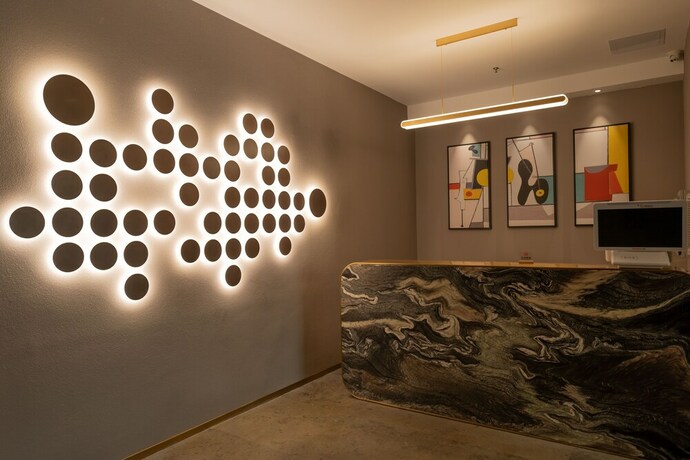 Imagen de los interiores del Hotel Maze. Foto 25