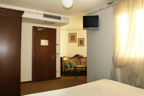 Imagen de la habitación del Hotel Mazzoleni. Foto 6