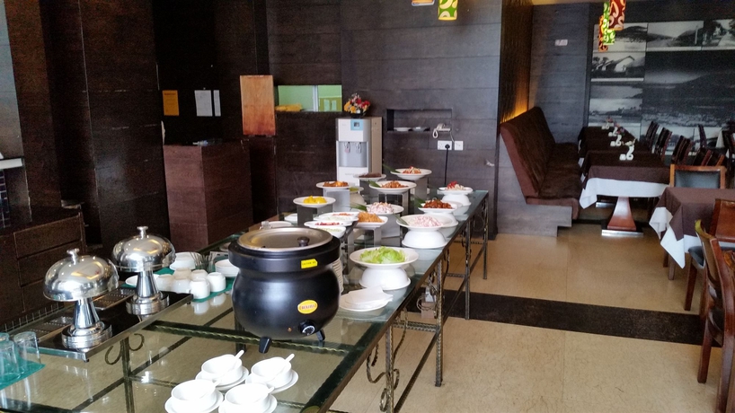 Imagen del bar/restaurante del Hotel Mb. Foto 3