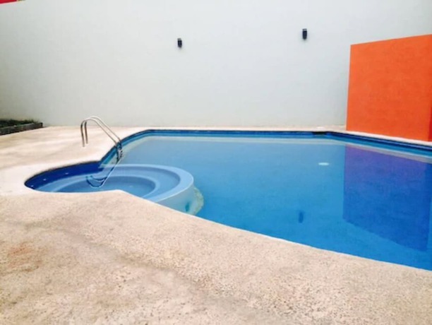 Imagen de la piscina del Hotel Mbm Red Sun. Foto 19