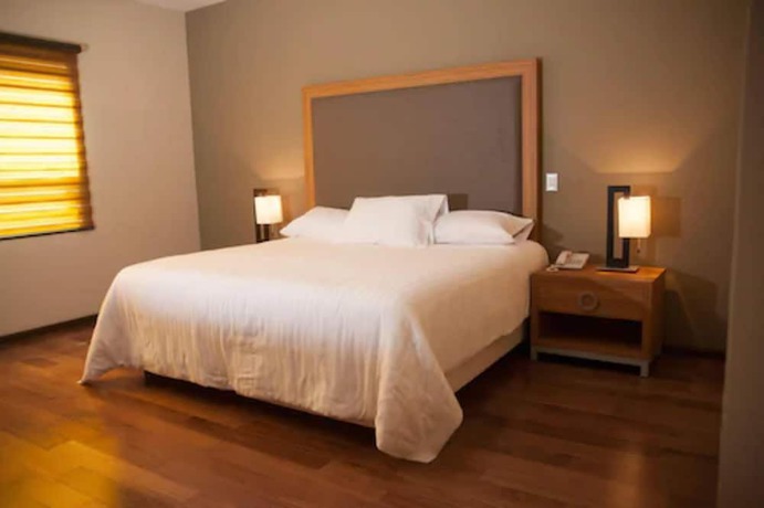 Imagen de la habitación del Hotel Mbm Red Sun. Foto 9