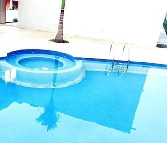 Imagen de la piscina del Hotel Mbm Red Sun. Foto 20