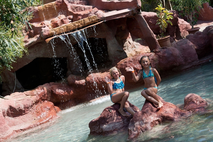 Imagen de la piscina del Hotel M.c Mahberi Beach &ndash; All Inclusive. Foto 15