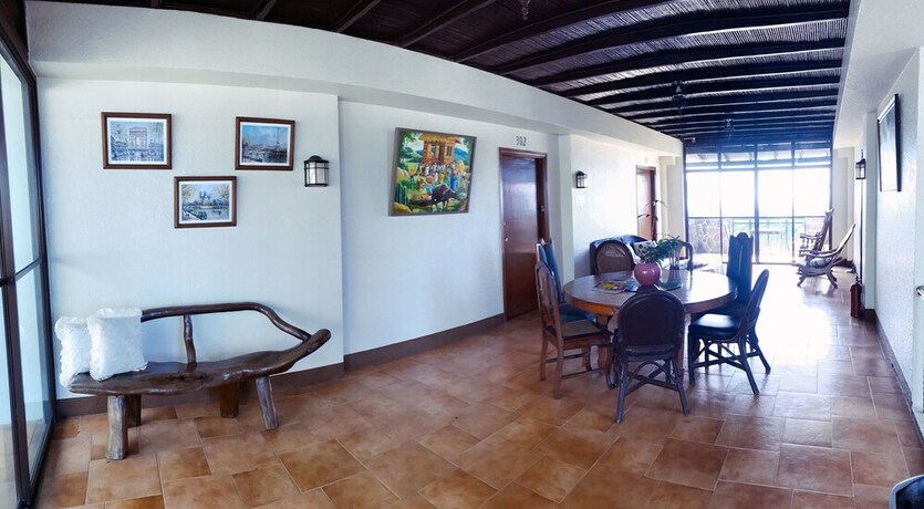 Imagen del bar/restaurante del Hotel Mc Mountain Home Apartelle. Foto 17