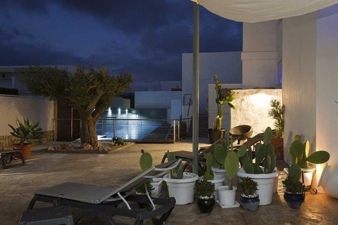 Imagen de los exteriores del Hotel Mc San José. Foto 7