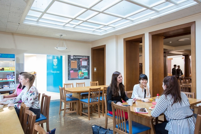Imagen del bar/restaurante del Hotel McIntosh Hall - Campus Accommodation. Foto 4