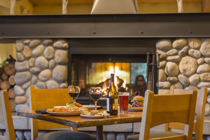Imagen del bar/restaurante del Hotel McKinley Chalet Resort. Foto 3