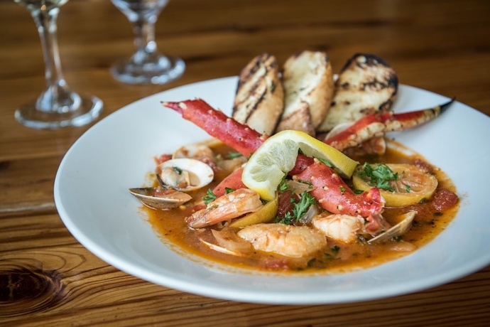 Imagen del bar/restaurante del Hotel McKinley Chalet Resort. Foto 6