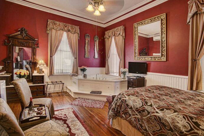 Imagen de la habitación del Hotel McMillan Inn Bed and Breakfast. Foto 11
