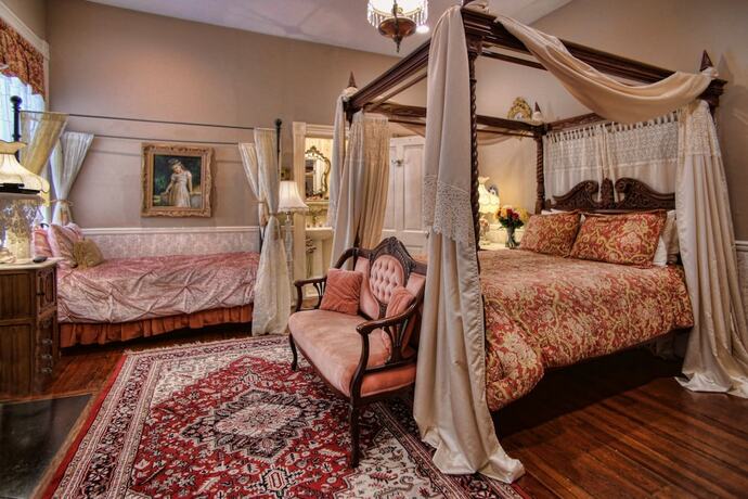 Imagen de la habitación del Hotel McMillan Inn Bed and Breakfast. Foto 12