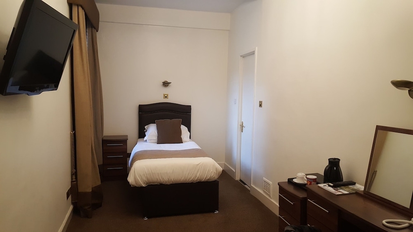 Imagen de la habitación del Hotel Mclays Guest House. Foto 6