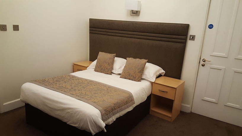 Imagen de la habitación del Hotel Mclays Guest House. Foto 14