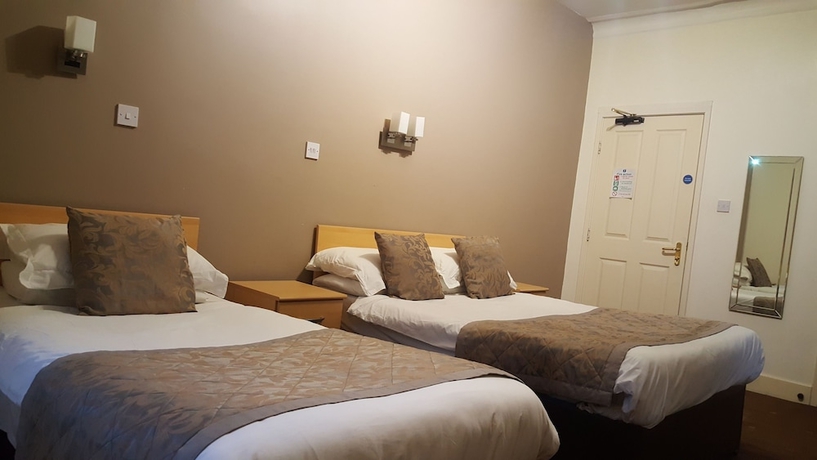 Imagen de la habitación del Hotel Mclays Guest House. Foto 17