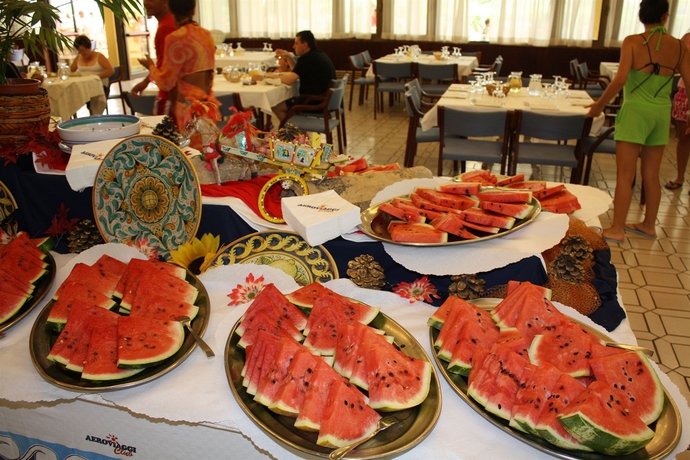 Imagen del bar/restaurante del Hotel Mclub Lipari. Foto 4