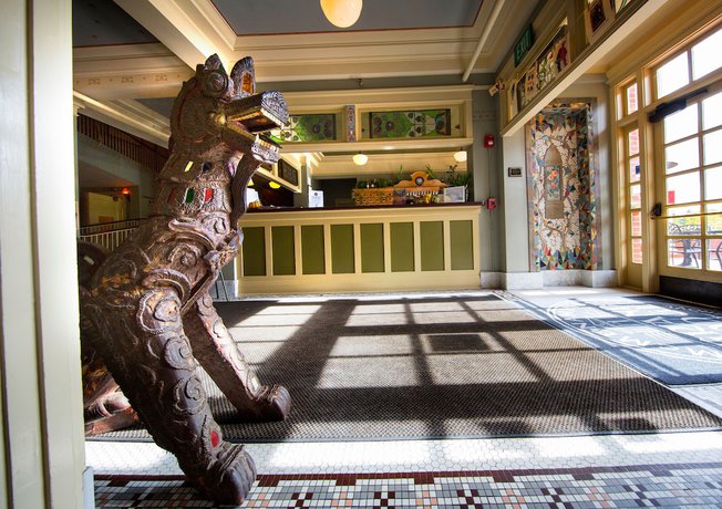 Imagen de los interiores del Hotel Mcmenamins Grand Lodge. Foto 16