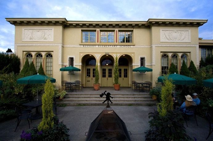 Imagen de los interiores del Hotel Mcmenamins Kennedy School. Foto 14