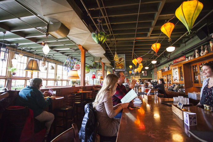 Imagen del bar/restaurante del Hotel Mcmenamins Kennedy School. Foto 5