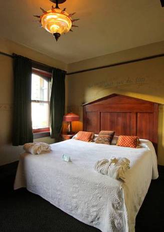 Imagen de la habitación del Hotel Mcmenamins Olympic Club. Foto 2