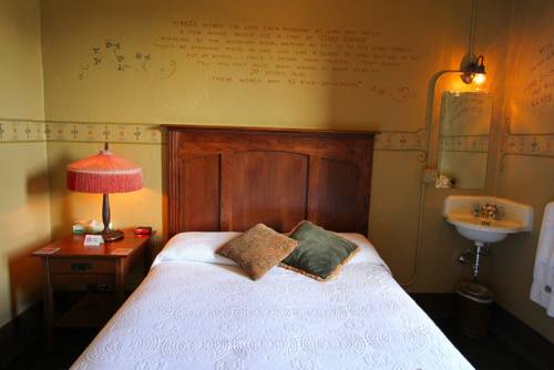 Imagen de la habitación del Hotel Mcmenamins Olympic Club. Foto 3