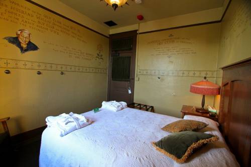 Imagen de la habitación del Hotel Mcmenamins Olympic Club. Foto 5