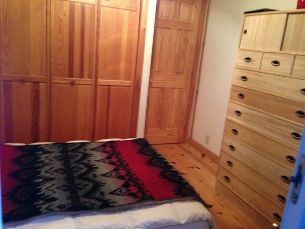 Imagen de la habitación del Hotel Mcmill House. Foto 20