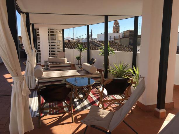 Imagen de los exteriores del Hotel Md Design Portal Del Real. Foto 6