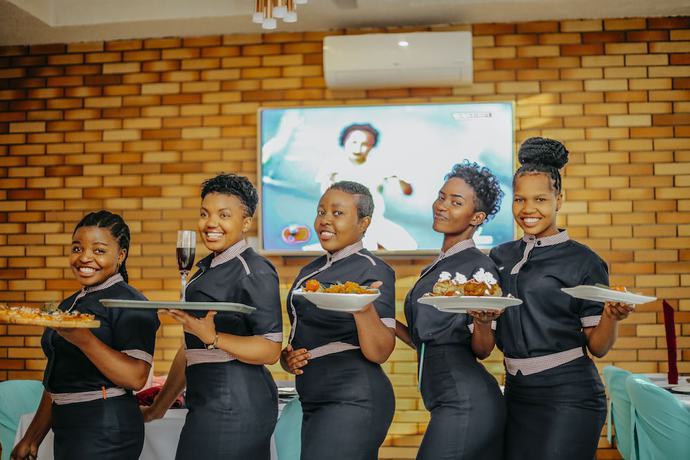 Imagen del bar/restaurante del Hotel Mdope Idde hotel. Foto 3